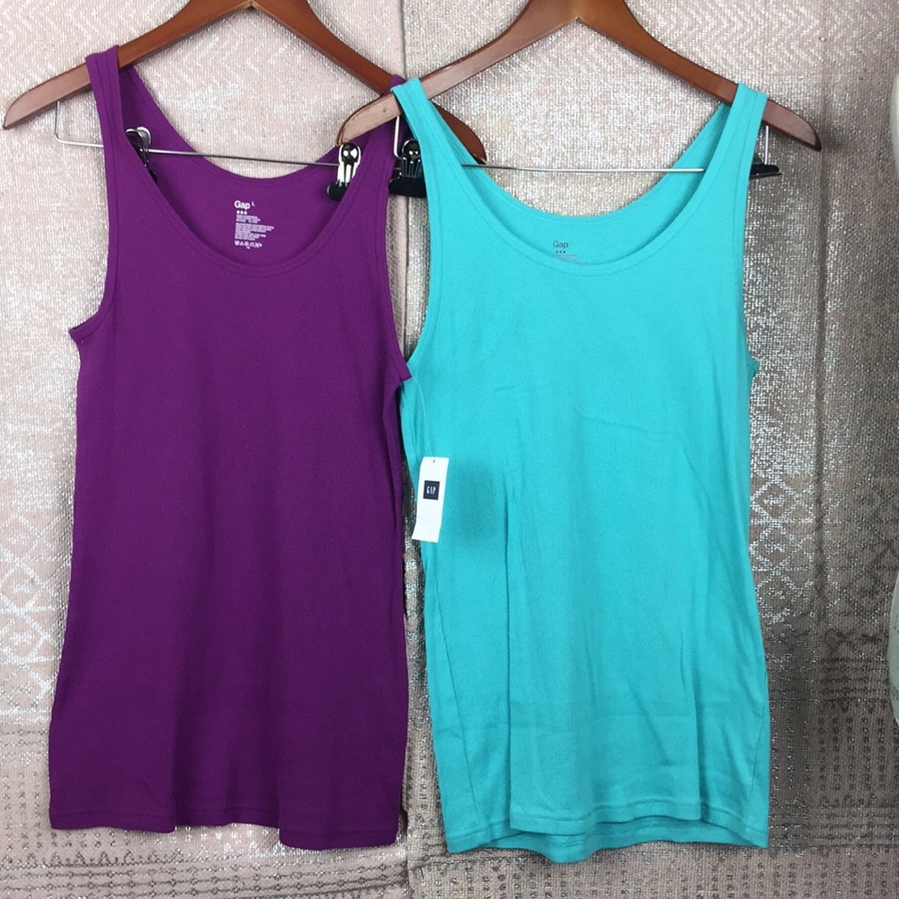 2 🆕 GAP tank top bundle